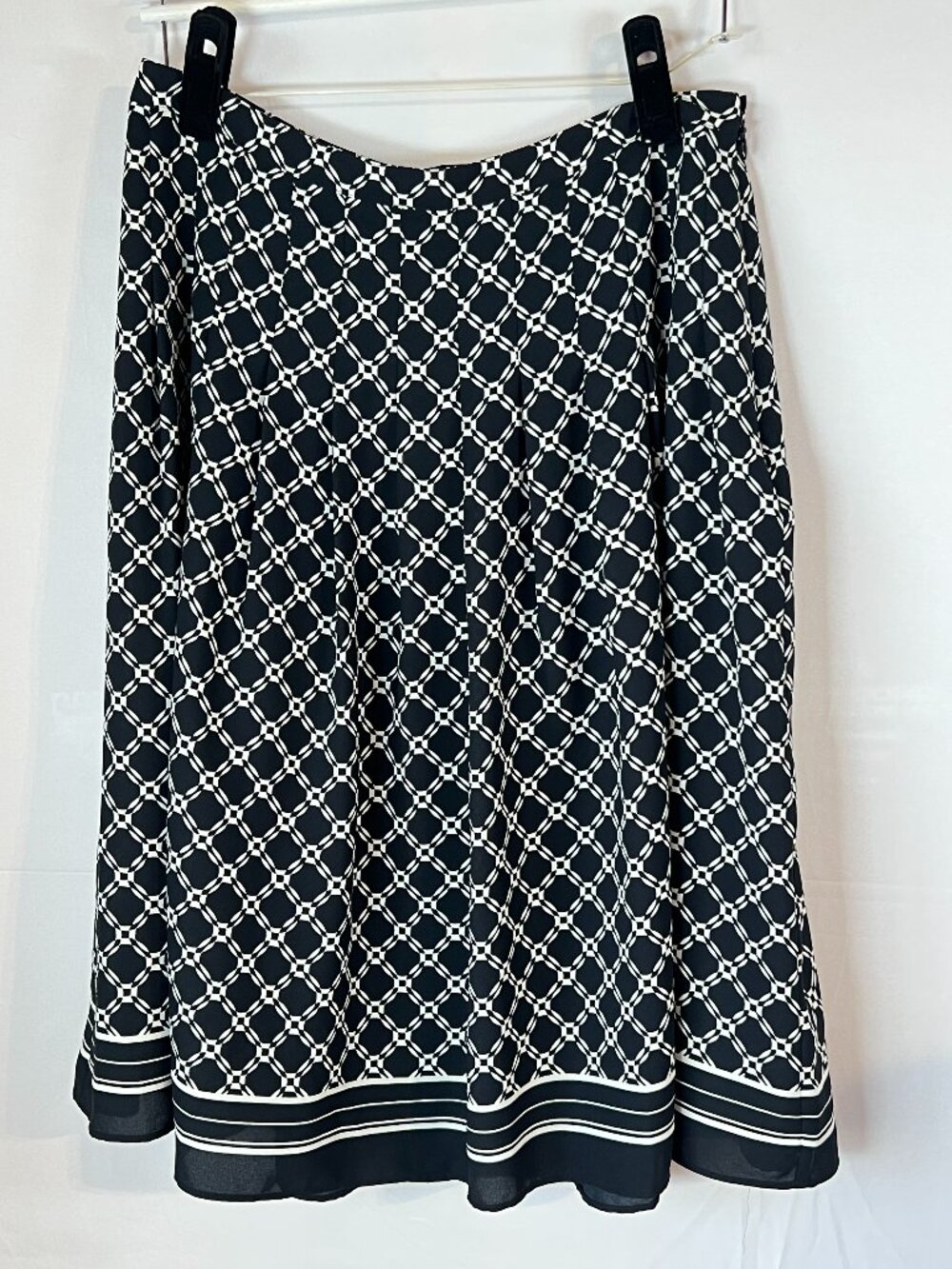 Talbots Navy Pleated Skirt Size 4, Lined Classic Geometric Print Timeless classy